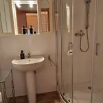 Sunshine House, Direkt Am See, Eigenes Boot, Private Beach, Grill, Wlan *