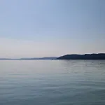 Σπίτι διακοπών Sunshine House, Direkt Am See, Eigenes Boot, Private Beach, Grill, Wlan *