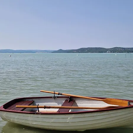 Sunshine House, Direkt Am See, Eigenes Boot, Private Beach, Grill, Wlan Feriehus Szántód