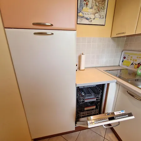 Sunshine House, Direkt Am See, Eigenes Boot, Garten, Grill, Wlan, Juli-aktion Casa vacanze