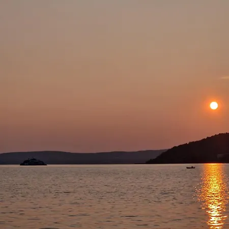 Sunshine House, Direkt Am See, Eigenes Boot, Private Beach, Grill, Wlan Feriehus *
