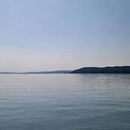 Prázdninový dům Sunshine House, Direkt Am See, Eigenes Boot, Private Beach, Grill, Wlan *