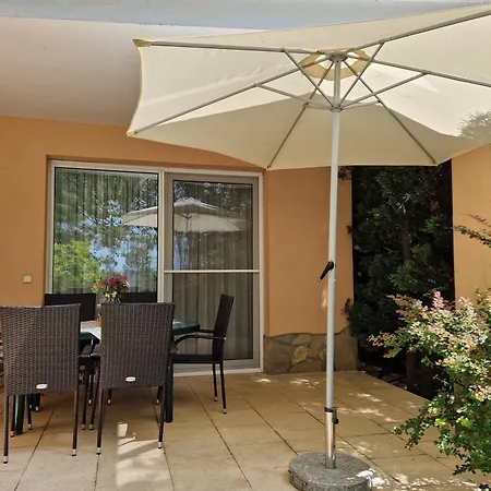 Sunshine House, Direkt Am See, Eigenes Boot, Garten, Grill, Wlan, Juli-aktion Casa vacanze Szántód