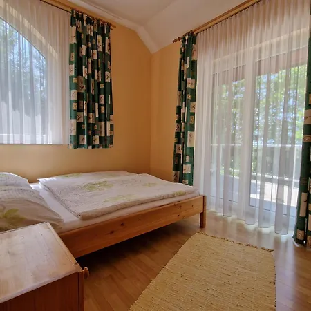 Prázdninový dům Sunshine House, Direkt Am See, Eigenes Boot, Private Beach, Grill, Wlan Szántód
