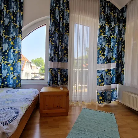 Sunshine House, Direkt Am See, Eigenes Boot, Garten, Grill, Wlan, Juli-aktion * Szántód