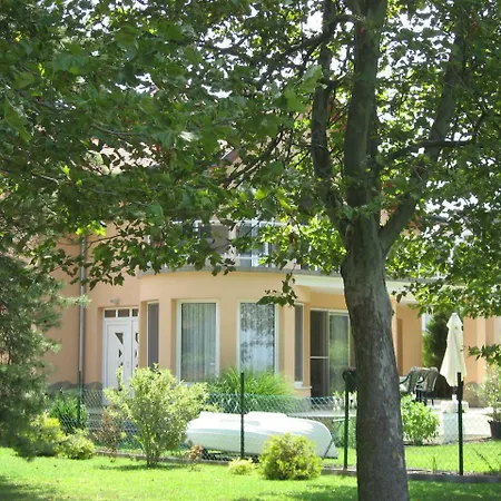 Sunshine House, Direkt Am See, Eigenes Boot, Private Beach, Grill, Wlan