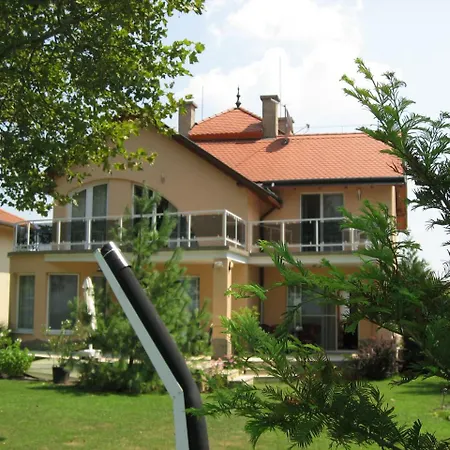 Holiday home Sunshine House *