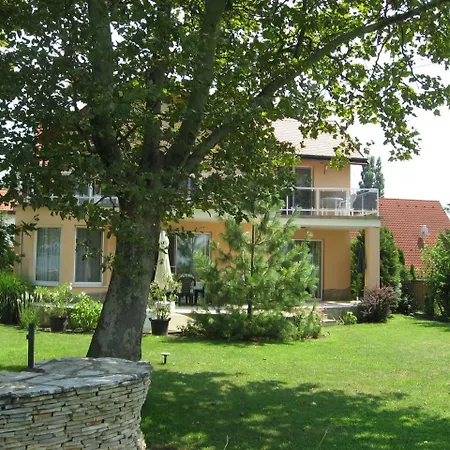 Sunshine House, Direkt Am See, Eigenes Boot, Private Beach, Grill, Wlan *