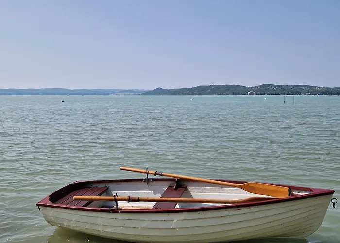Sunshine Beach House, Direkt Am See, Eigenes Boot, Private Beach, Grill, Wlan Holiday home Szantod