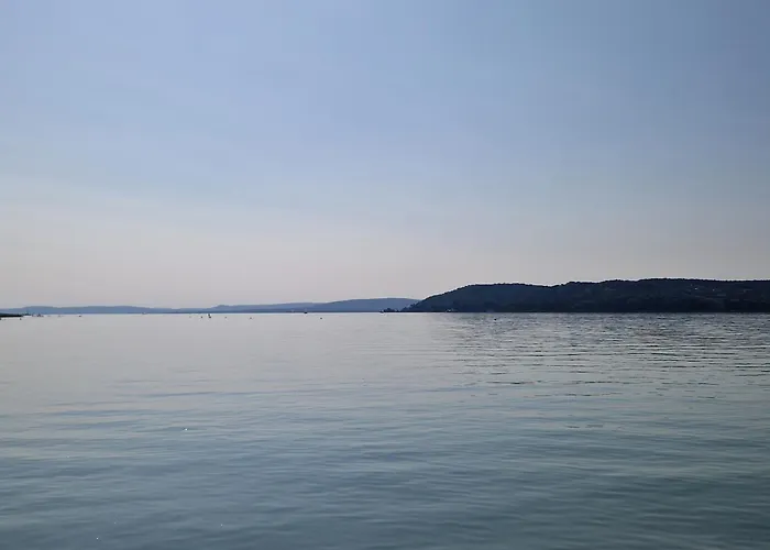 Holiday home Sunshine Beach House, Direkt Am See, Eigenes Boot, Private Beach, Grill, Wlan *