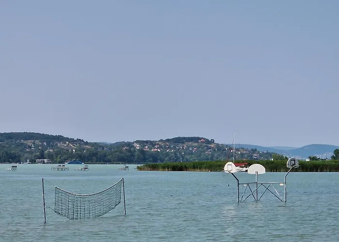 Holiday home Sunshine Beach House, Direkt Am See, Eigenes Boot, Private Beach, Grill, Wlan Szantod