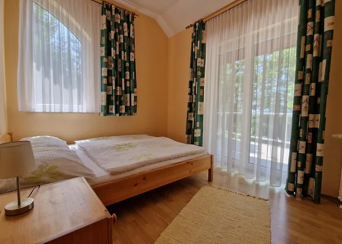 Holiday home Sunshine Beach House, Direkt Am See, Eigenes Boot, Private Beach, Grill, Wlan Szantod