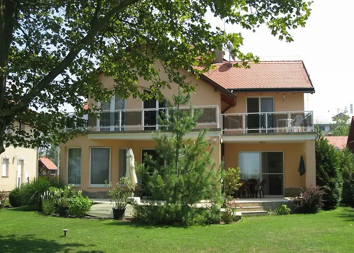 Sunshine Beach House, Direkt Am See, Eigenes Boot, Private Beach, Grill, Wlan * Szantod